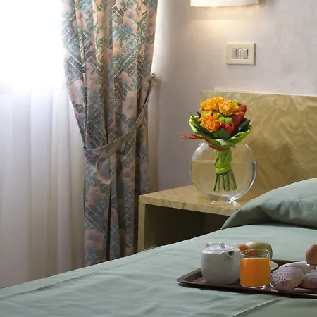 Garibaldi Hotel 3*